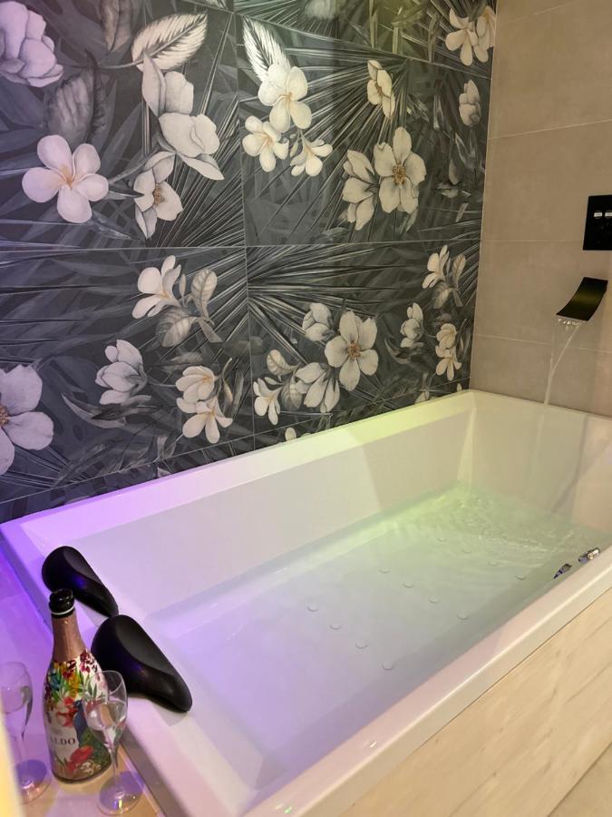 Il Gelsomino Luxury Suites Bari Exterior photo